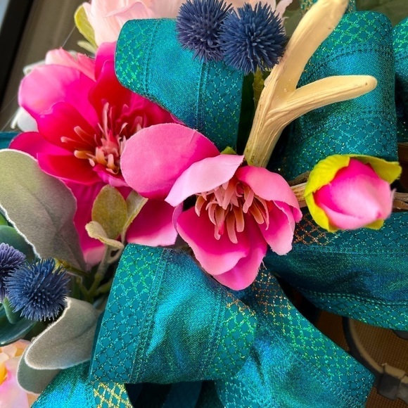 MAGNOLIA, PEONY, SUCCULENTS AND LAMBS EAR HANDCRAFTED WREATH - Picture 4 of 7